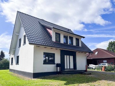 PROVISIONFREI FÜR KÄUFER! Großzügiges Einfamilienhaus mit Garage zu verkaufen!