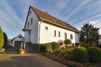 Gepflegtes Ein-/ oder Zweifamilienhaus mit großem Garten in Sehnde!