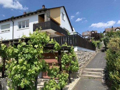 Schönes Doppelhaus mit sechs Zimmern in Eibelstadt (Kreis Würzburg)
