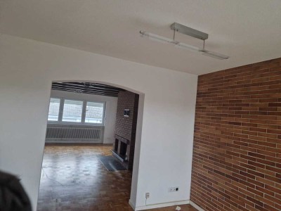 2000 € - 240 m² - 7.0 Zi.