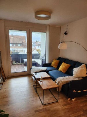 Neuwertige 2-Zimmer-Wohnung mit Balkon und EBK in Gleiwitzerstr., Leonberg