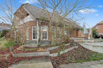 Stilvoll & großzügig! Behagliches Einfamilienhaus mit Kamin u. Loggia in beliebter, ruhiger Wohnlage