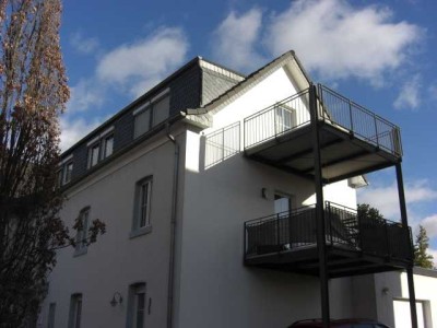 Attraktive und gepflegte 3-Raum-Dachgeschosswohnung mit Balkon und Einbauküche in Jülich