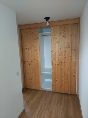 Geschmackvolle 2-Raum-Dachgeschosswohnung mit überdachtem Balkon und Einbauküche in Wittnau