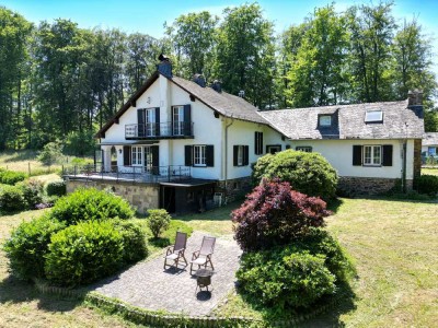 Exklusives Landhaus mit Pool und Wellnessbereich in idyllischer Alleinlage!
Ab Sofort bezugsfrei!