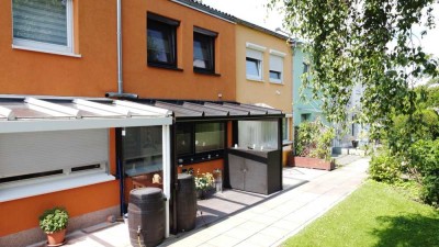 Gepflegtes Reihenhaus mit Kamin und Wintergarten