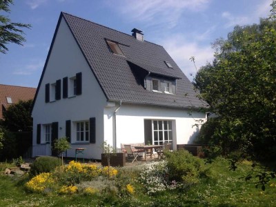Freistehendes, saniertes Einfamilienhaus in begehrter Lage in Düsseldorf Stockum