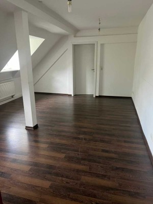 Gemütliche DG-Wohnung sucht netten Mieter