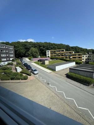 Helle, kernsanierte 3-Zimmer-Wohnung mit Balkon, Ausblick ins Grüne & Tiefgaragenstellplatz