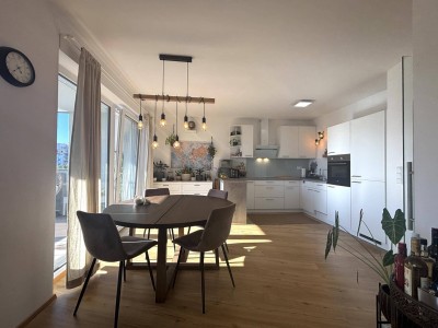Neuwertige schicke 3-Zimmer-Wohnung mit Loggia und Tiefgaragenstellplatz!