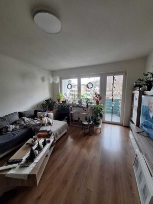 Geräumige 2 Zimmer Wohnung mit Balkon ab 01.03.2025