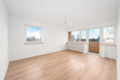 Sofort bezugsfrei! - Schicke 3-Zi.-Wohnung mit Balkon zum begrünten Innenhof