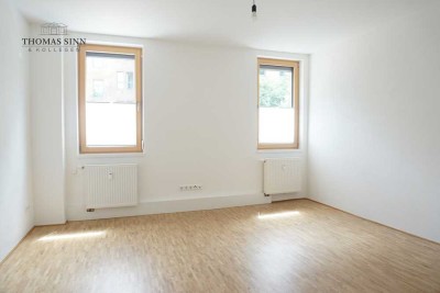 2,5-ZIMMER-HOCHPATERRE-WOHNUNG IM SANIERTEN ALTBAU - CHARMANT - NEUWERTIG - ZENTRAL