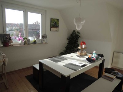 Helle, freundliche Wohnung mit Dachstudio