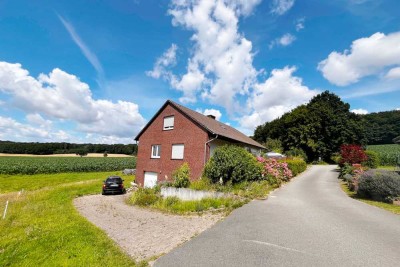 Zweifamilienhaus in Bad Essen-Barkhausen: Fast Alleinlage, sanierungsbedürftig aber mit Potential!