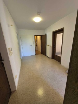 1300 € - 79 m² - 3.5 Zi. !!!! Mietdauer beschränkt auf maximal 12 Monate!!!!!!