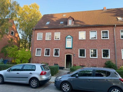 2,5-Raumwohnung in Reutershagen mit Designbodenbelag und Tageslichtbad mit Dusche...!!!
