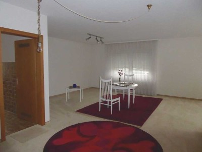 Wenn Sie gerne Treppen steigen: sonnige Wohnung mit Balkon in gepflegtem Mehrparteienhaus