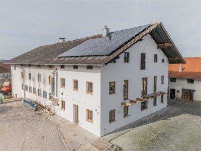 Saniertes Bauernhaus mit großem Nebengebäude – Wohnen und Arbeiten unter einem Dach