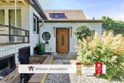 Doppelhaushälfte mit schönem Vorgarten und Garage | Großes, durchgrüntes Grundstück!