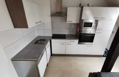 Helle Dachgeschosswohnung in Frohnhausen. Modernisiert in 2020. Übernahme EBK möglich.