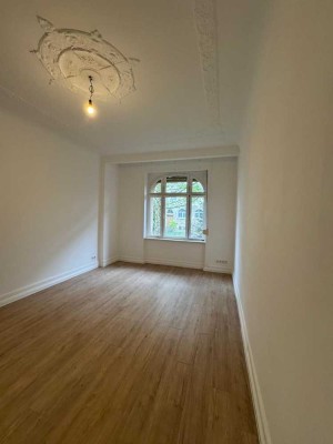 Erstbezug nach Sanierung! 4-Zimmeraltbauwohnung mit Balkon!