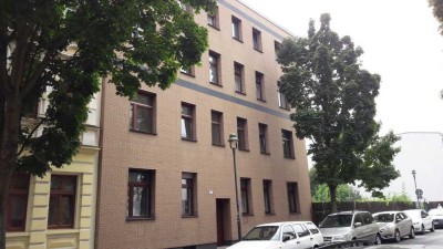 Helle und großzügige 2- Raum- Dachgeschosswohnung mit EBK wartet auf Sie !