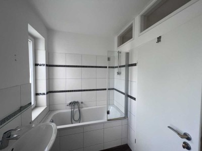 Geschmackvolle 2-Raum-EG-Wohnung mit geh. Innenausstattung mit EBK in Berlin Kaulsdorf (Hellersdorf)