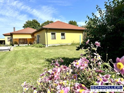 Großzügiger Bungalow mit Nebengebäude
