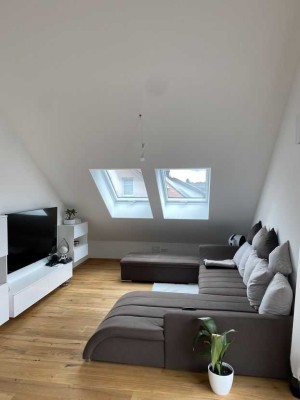 Stilvolle, neuwertige 3-Zimmer-Dachgeschosswohnung