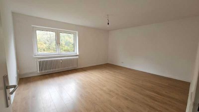 Großzügige 2-Wohnung mit Tageslichtbad und Küchenzeile - sofort verfügbar!