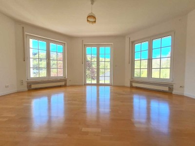 Freundliche 2-Zimmer-Wohnung mit kleiner Terrasse in Schlangenbad (Südlage)