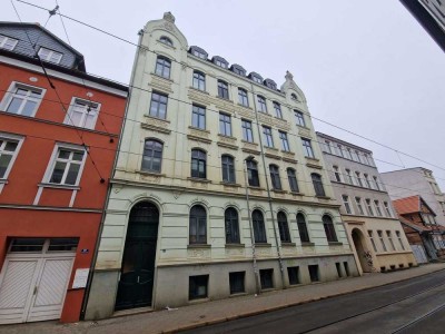 Als Anlage oder Eigennutzung - große 2 Zimmer DG Wohnung mit Balkon im Zentrum von Schwerin