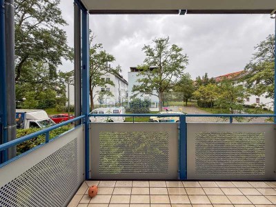 bezugsfreie 2 Zimmerwohnung mit Balkon / EBK / TG und Kfz Stellplatz