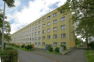 ++ Küche mit Tresen ++ sonniger Balkon ++ Blick ins Grüne ++