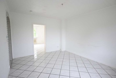 Ab sofort!! Gepflegte 3,5-Zimmer Wohnung mit Tageslichtbad! Garage optional!
