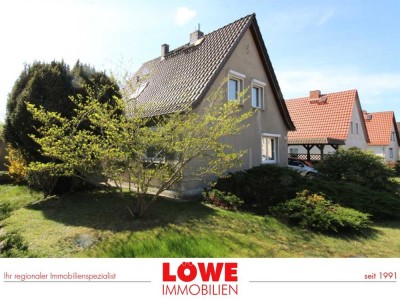 Teilsaniertes Einfamilienhaus in gewachsener Siedlungslage!