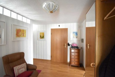 Zweifamilienhaus mit Garage und 3 Außenstellplätzen zu verkaufen!