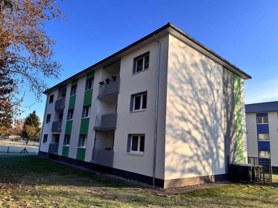 Schöne renovierte Wohnung mit Balkon, Küche, Garage, WDVS & Fassade neu saniert!