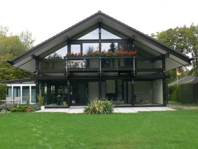 LUXURIÖSES HUF HAUS BESTENS IN FORM 220 m² WFL. + 67 m² WINTERGARTEN, DOPPELGARAGE AUF 1.214m² GRUND