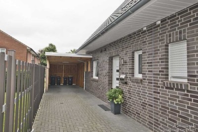 Moderne Doppelhaushälfte mit Einbauküche und Carport in Neerstedt