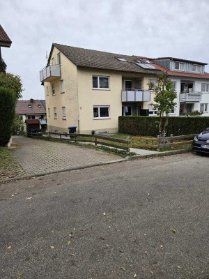 Geschmackvolle Souterrain-Wohnung mit zwei Räumen und Küche in Neckartenzlingen