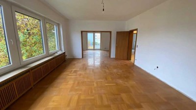 Großzügige 5-Zimmer-Wohnung mit Balkon in Münchberg