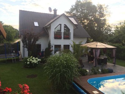 Großes und modernisiertes 4-Zimmer-Haus mit EBK und Pool in Fredersdorf-Vogelsdorf