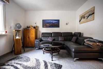 Zweifamilienhaus mit großem Entwicklungspotenzial – Ihre ideale Investitionsmöglichkeit!