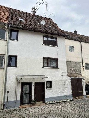 Sanierungsbedürftiges Fachwerkhaus zum Neugestalten - ideal für Handwerker
