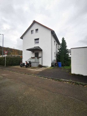 3 Zimmer Wohnung mit Balkon und großem Garten