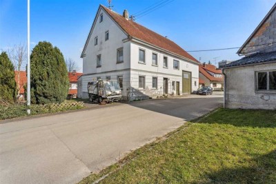 Riesen Grundstück mit sanierungsbedürftigem Haus in historischer Umgebung