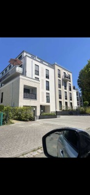 Lichtdurchflutete 2-Zimmer-Wohnung mit großer Dachterrasse und Einbauküche in Sachsenhausen