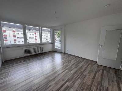 // frisch renovierte 3 Zimmer Wohnung in beliebter Gegend mit Balkon //